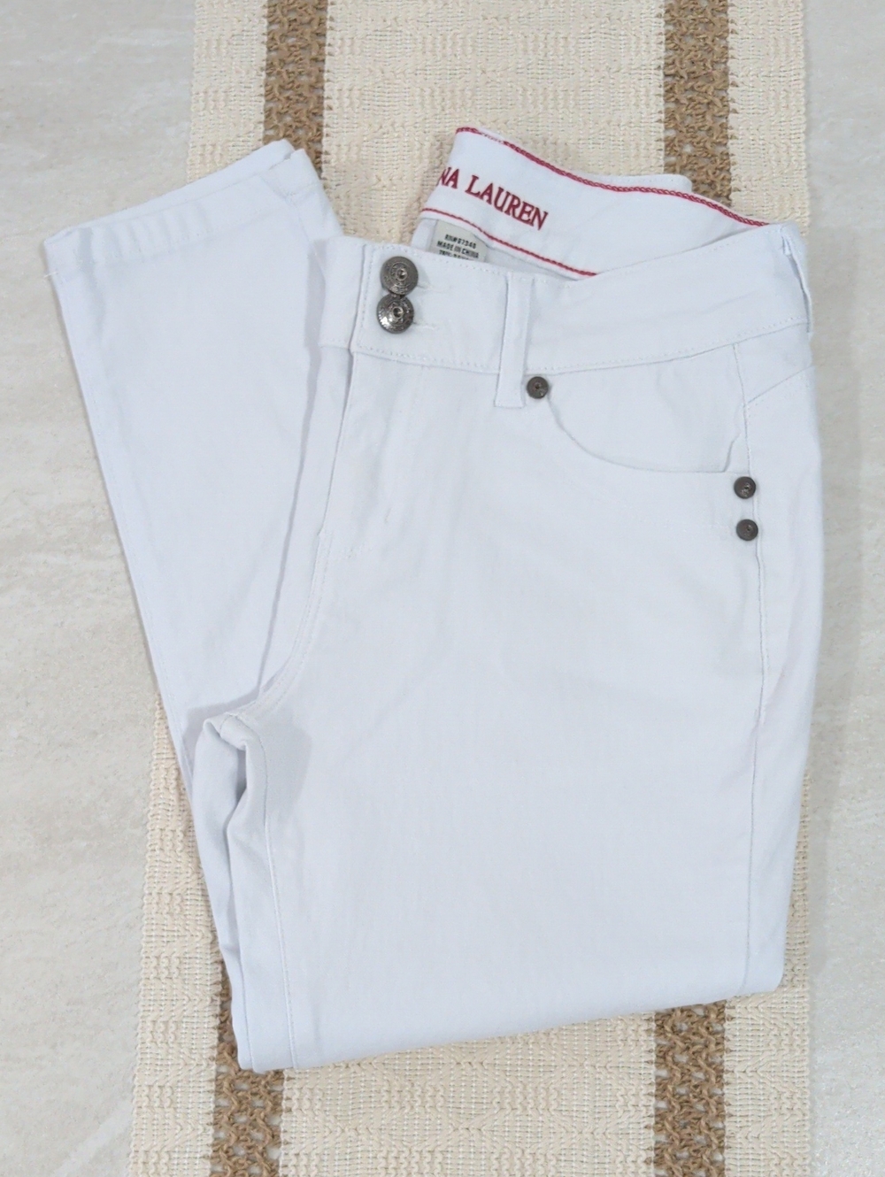 Women’s Sabrina Lauren White Skinny Capris